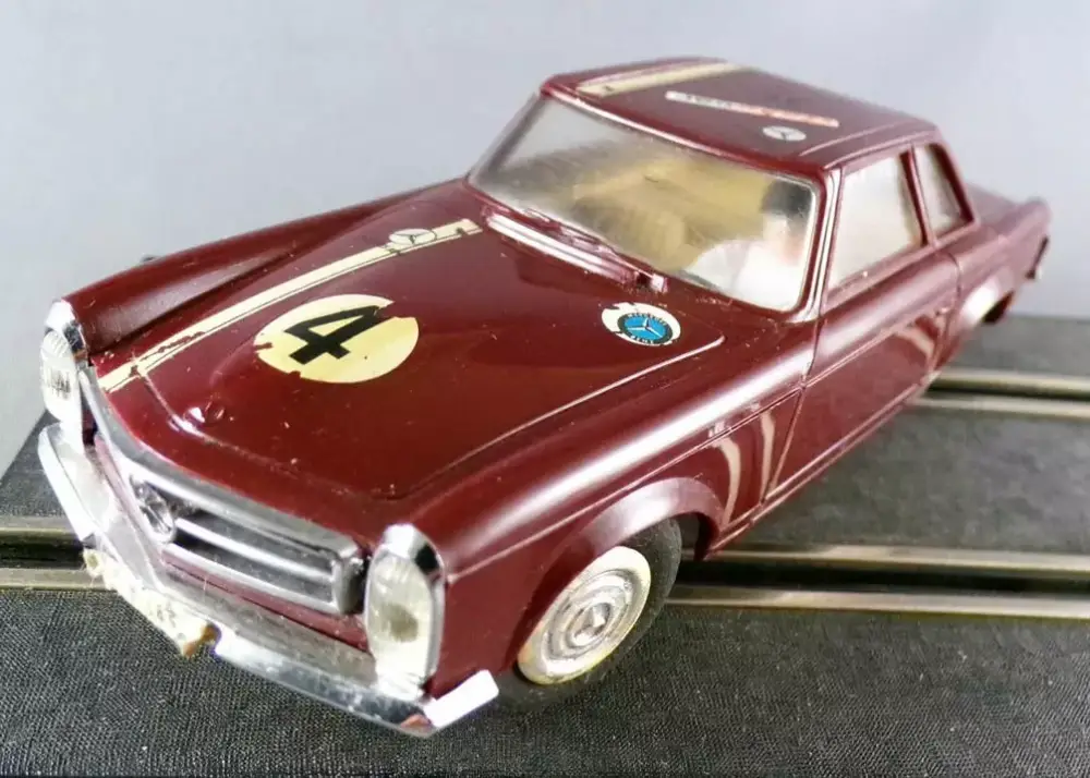 Promotion Saisonnière Stabo 40016 - Mercedes 230SL Bordeaux N°4 Vitrage Transparent Parechocs Chromés sans Boite 1/32