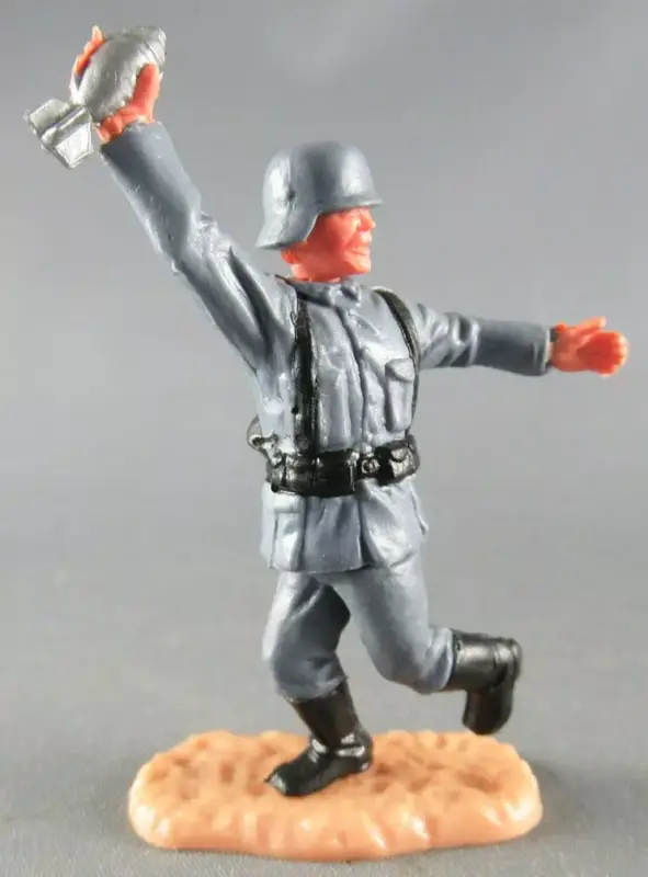 Seulement Aujourd'hui Timpo - WW2 - Allemands - 2ème série (tête & casque monobloc) - Tenant obus jambes courantes