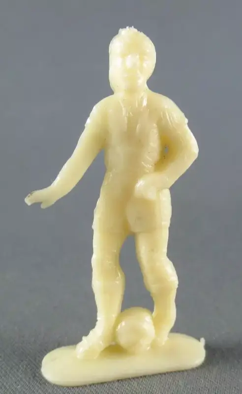 Achetez Aujourd'hui Figurine Publicitaire Le Baby L'Aiglon - Série Sports - Footballeur balle au pieds