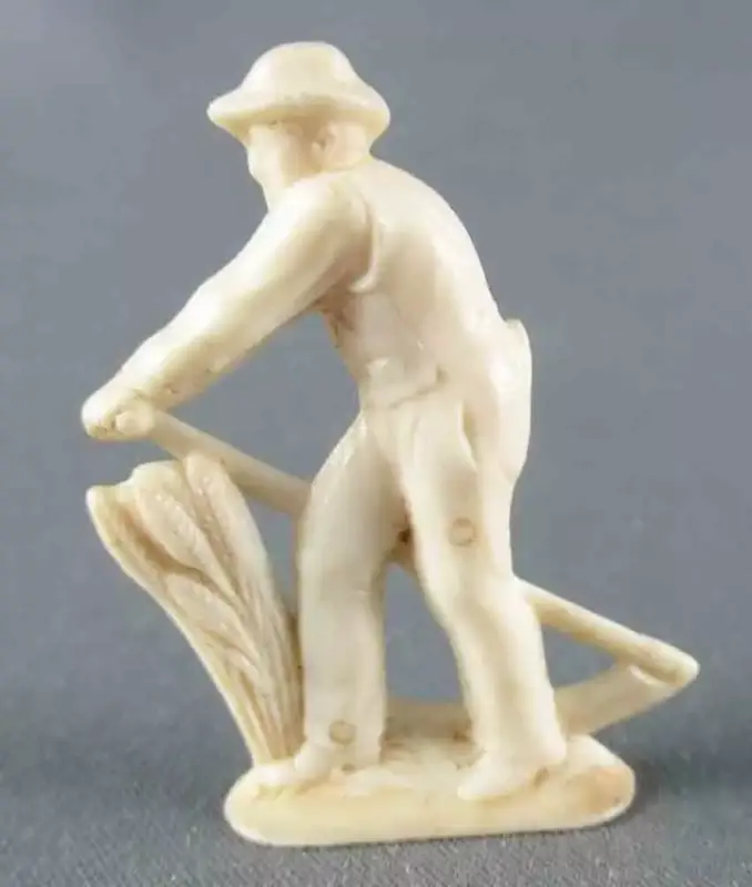 Must-Have Figurine Publicitaire Le Baby l'Aiglon - La Vie à la Campagne - Faucheur