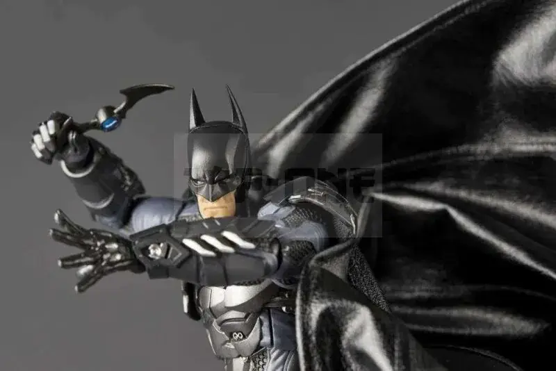 Meilleure Vente Revoltech A.Y. Dc Comics Batman Arkham Knight Action Figurine 16 Cm